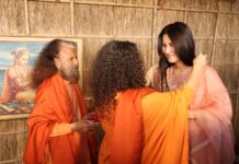 फिल्म अभिनेत्री कैटरीना कैफ पहुंची महाकुम्भ , संगम में लगाई पुण्य की डुबकी